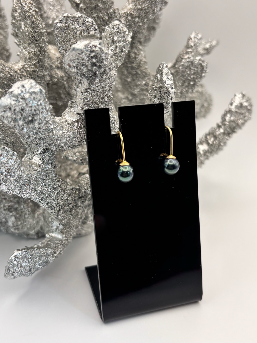 Elegant Tahitian Pearl Drop Earrings 8k